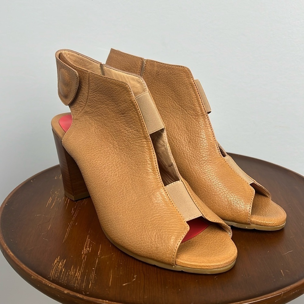 Pas de Rouge size 39 block heel open toe leather sandals